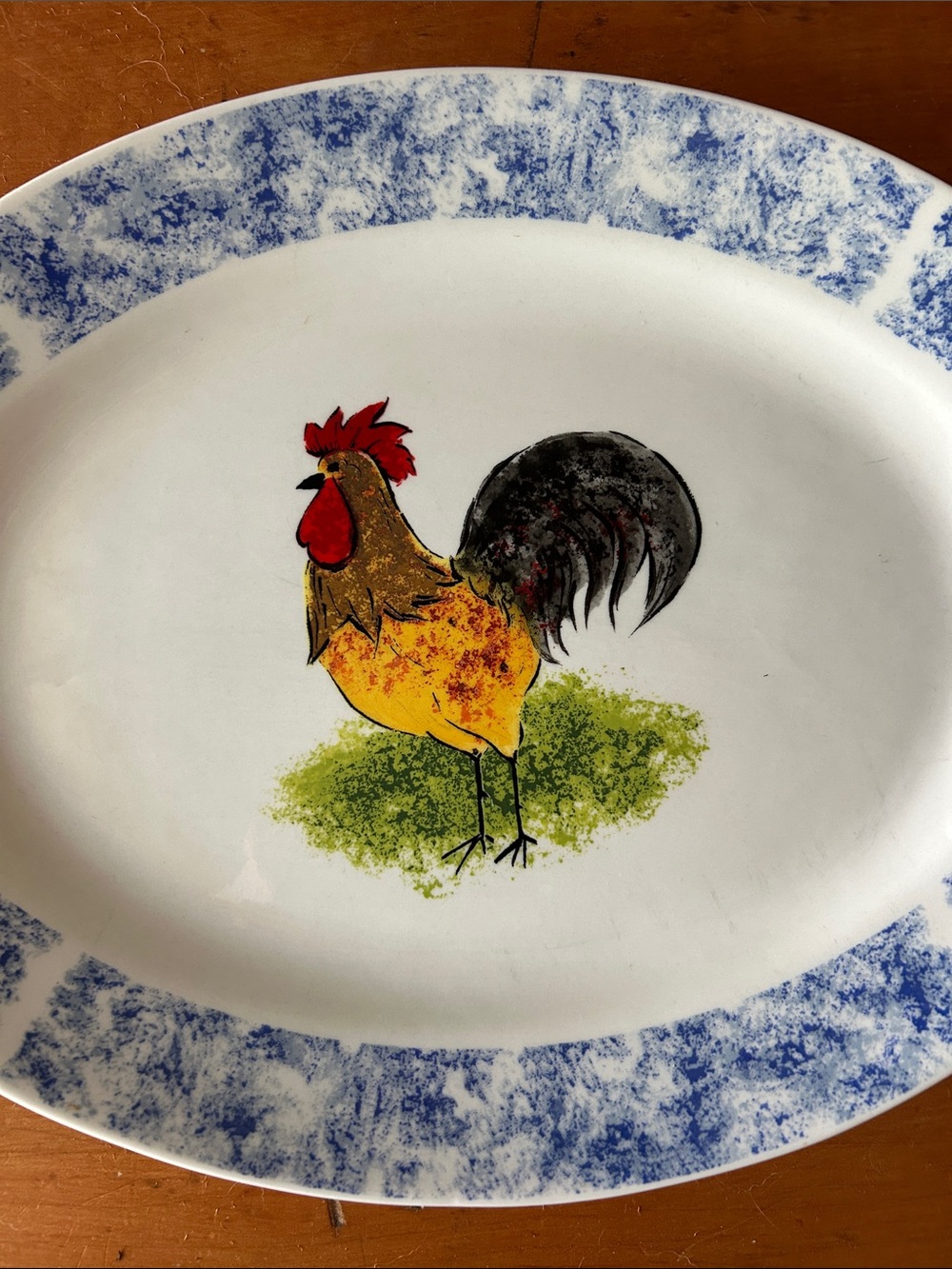 Country Barn Rooster 13-1/2" oval platter Tabletops Unlimited blue sponge rim